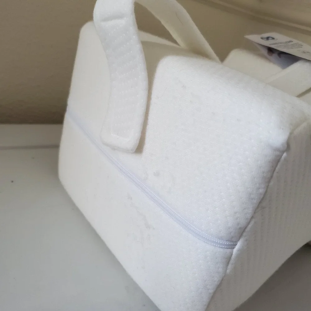 Everlasting Comfort Memory Foam Knee Pillow for Side Sleepers White with Strap